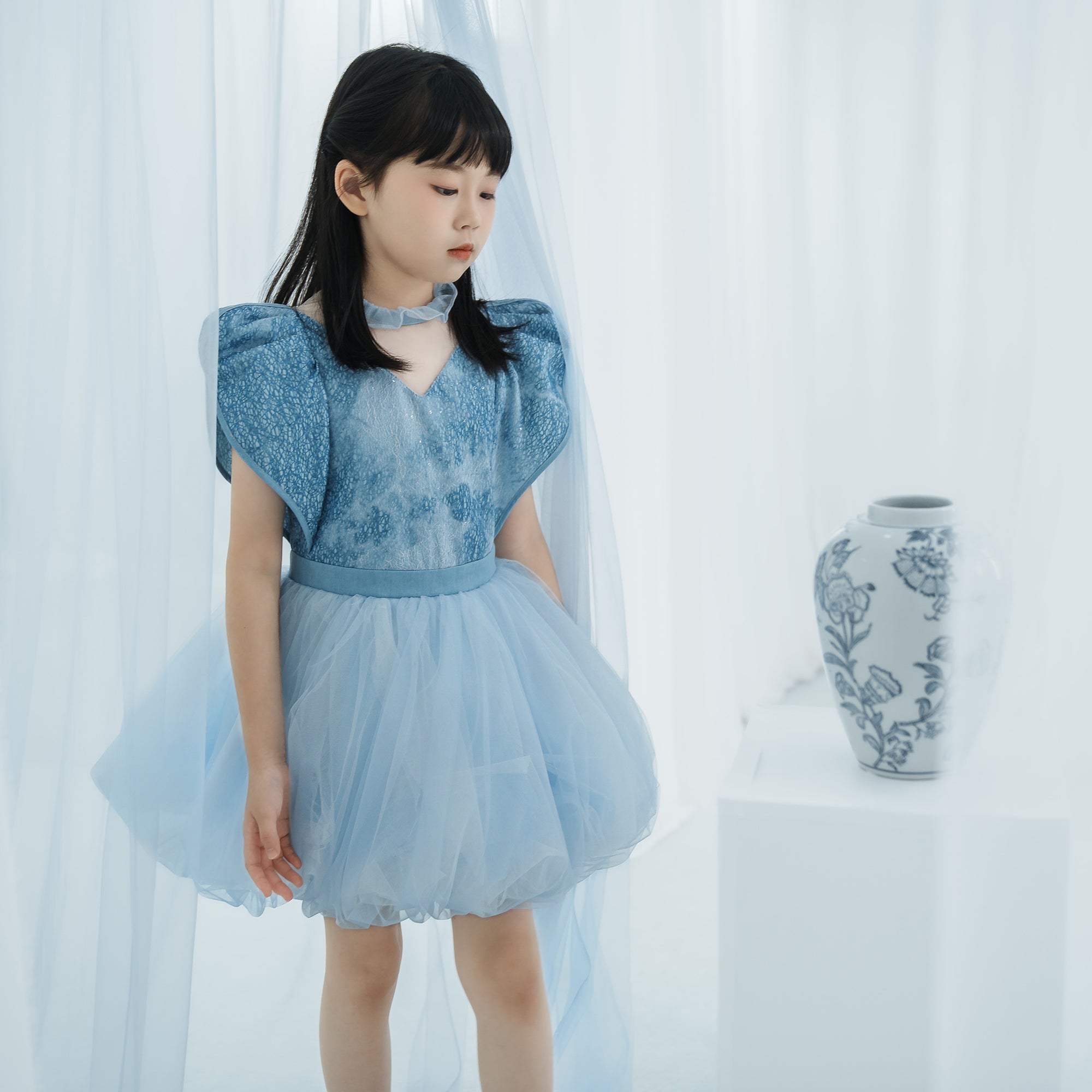 女童青花蓝瓶形袖礼服裙