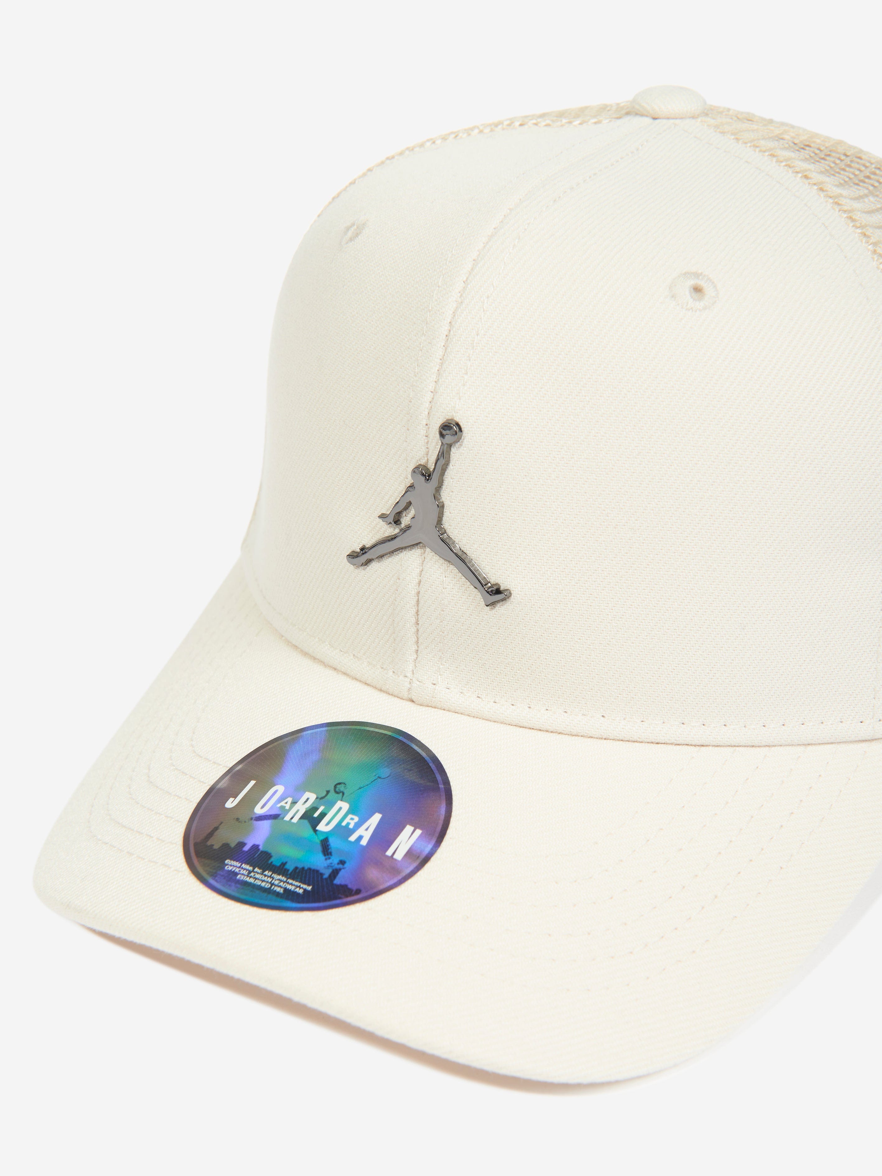 Kids Metal Jumpman Trucker Cap in Beige