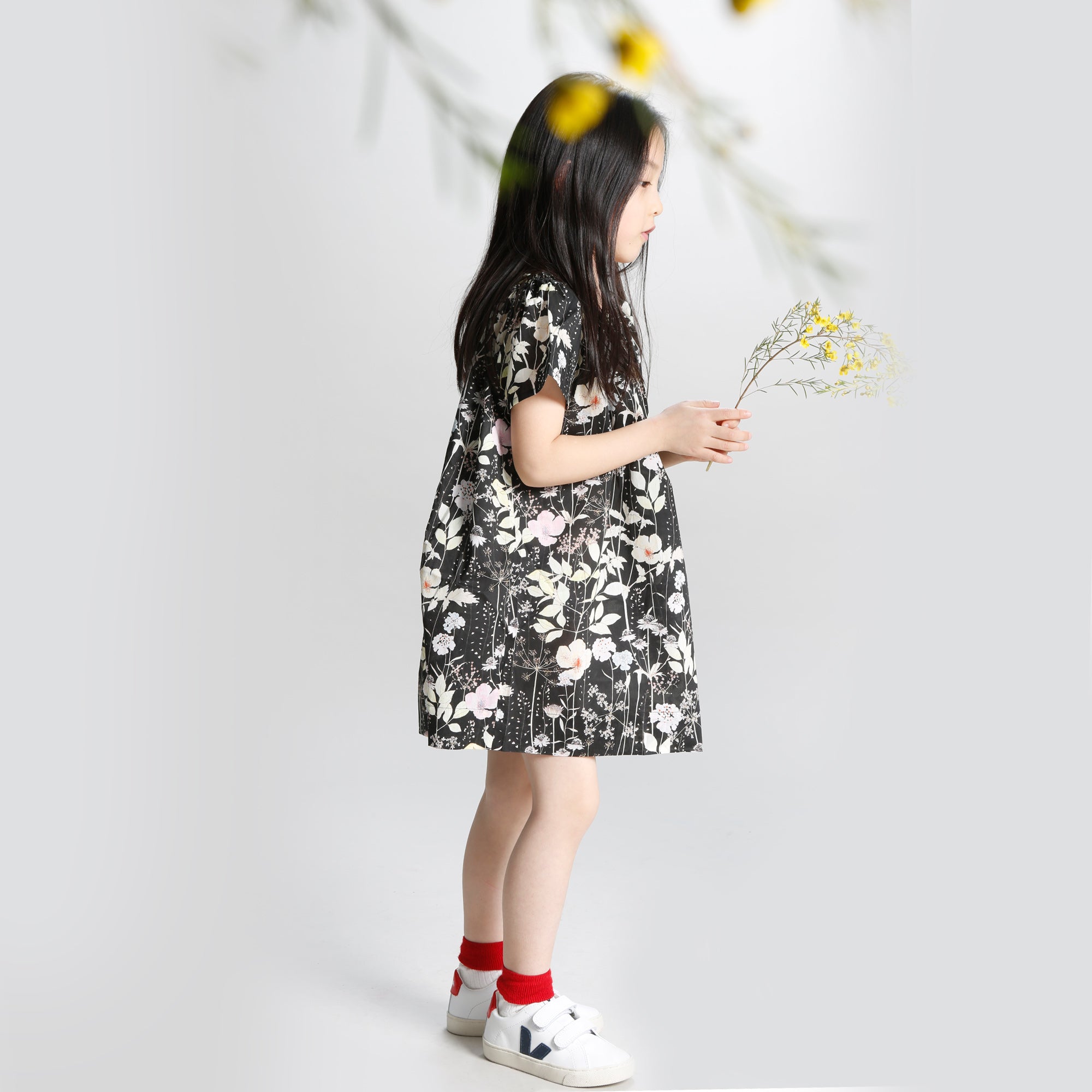 女童黑色印花连衣裙