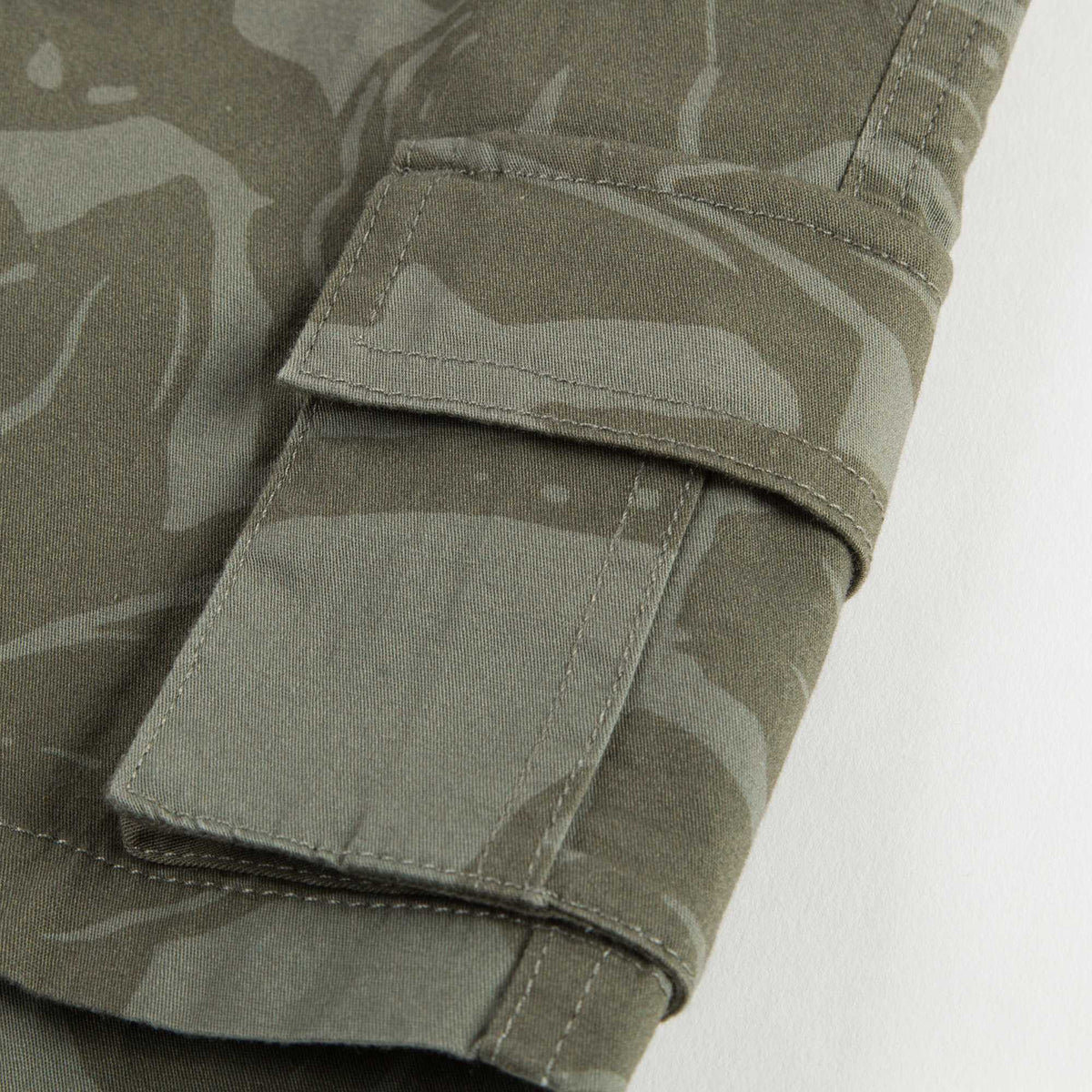 Short vert camouflage pour garçons