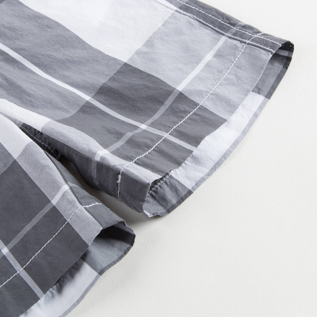 Short à carreaux gris et blanc pour garçon
