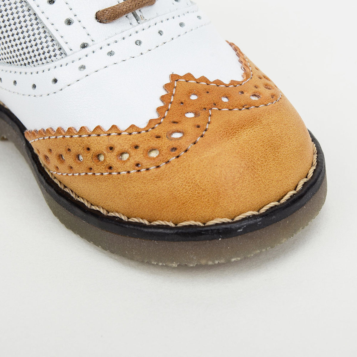 Chaussures à lacets en daim et cuir nappa blanc et camel pour garçons