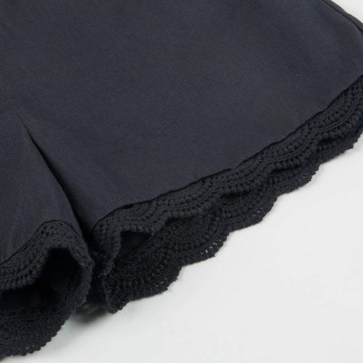 Short noir pour fille