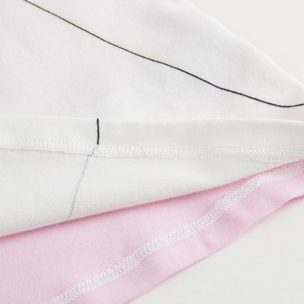 Pyjama fille rose (haut) et blanc (bas)