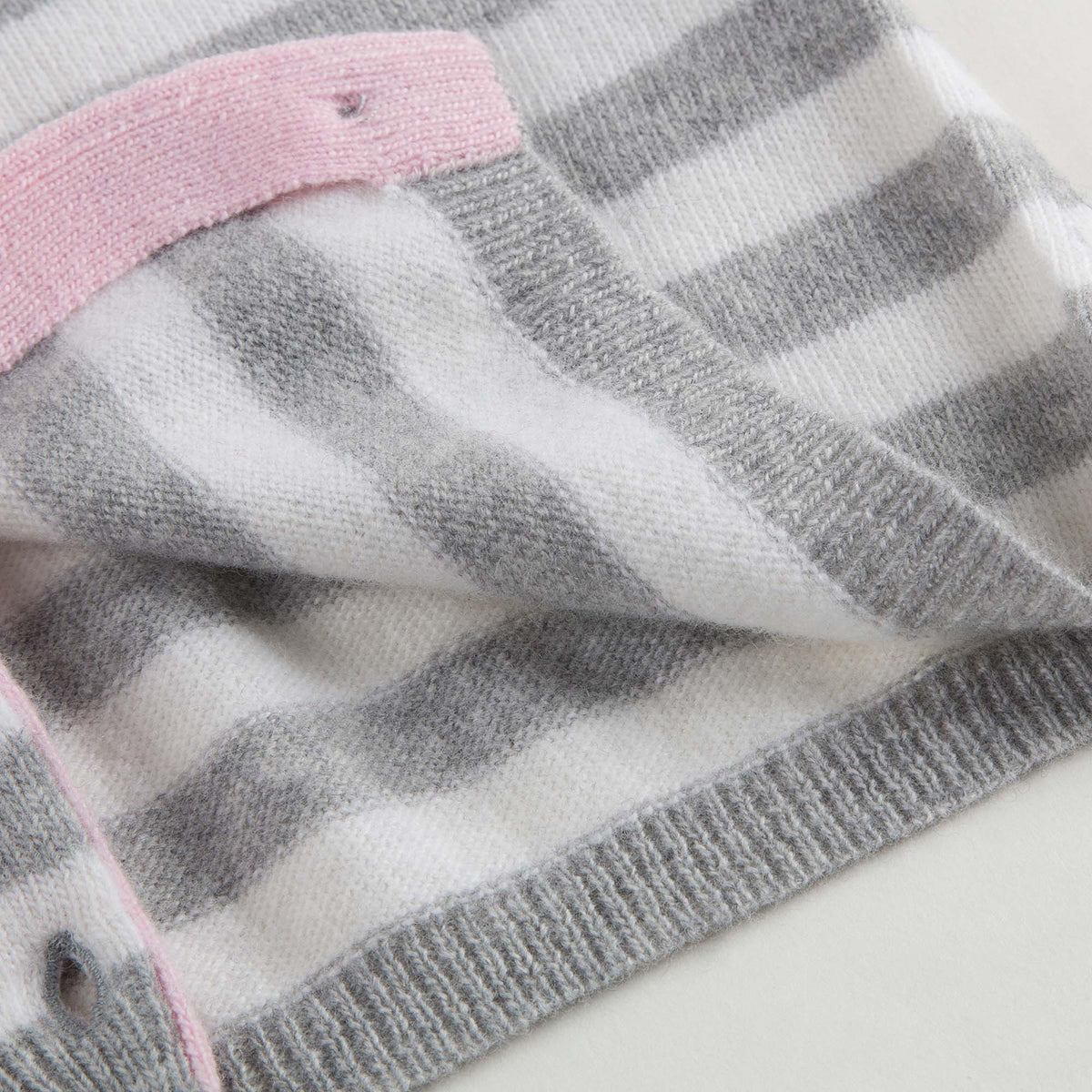Gilet à rayures gris et blanc lait pour bébé fille