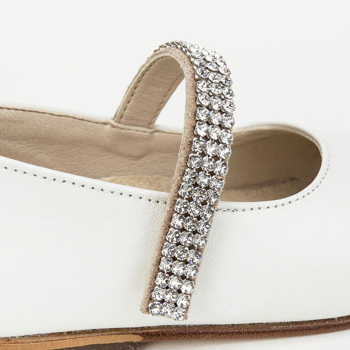 Chaussures en cuir ivoire pour filles avec liserés de diamants blancs
