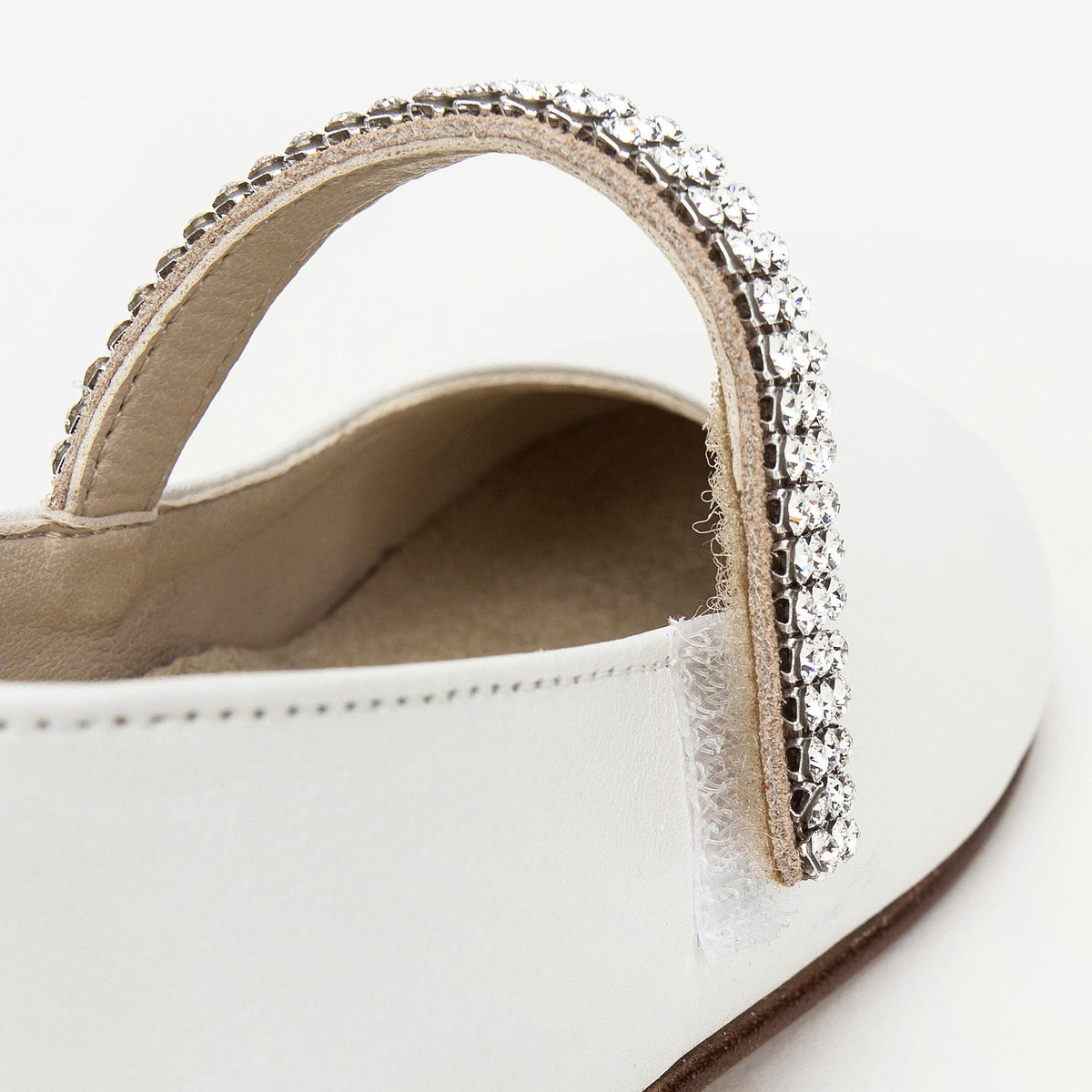Chaussures en cuir ivoire pour filles avec liserés de diamants blancs