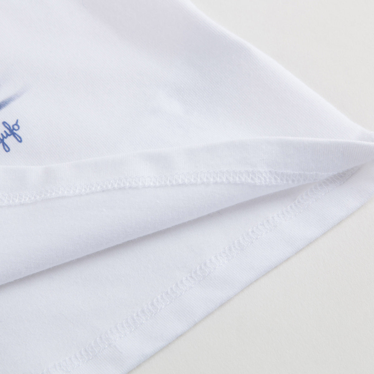 T-shirt en coton blanc pour bébés filles avec application fillette