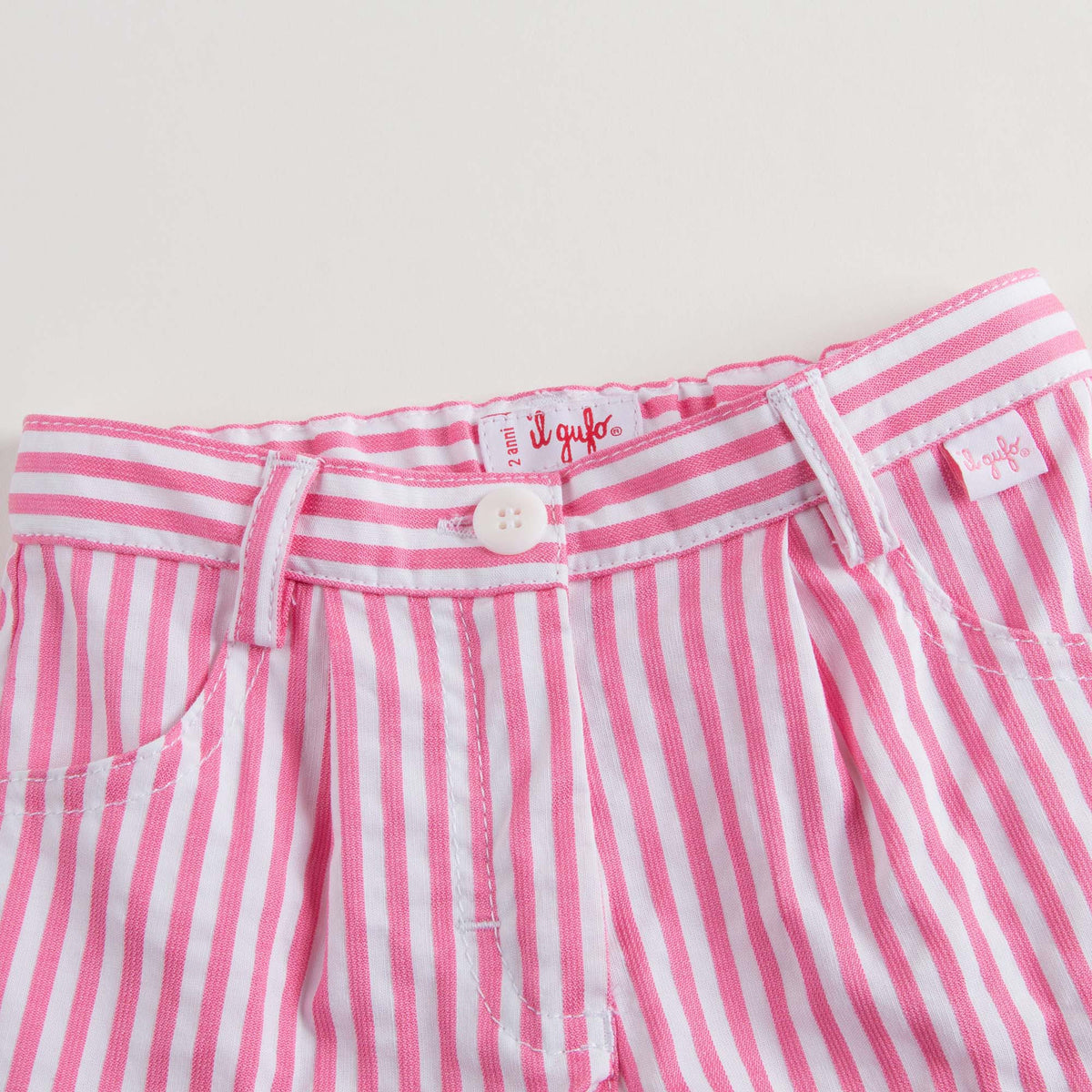 Short rose et blanc à rayures pour fille