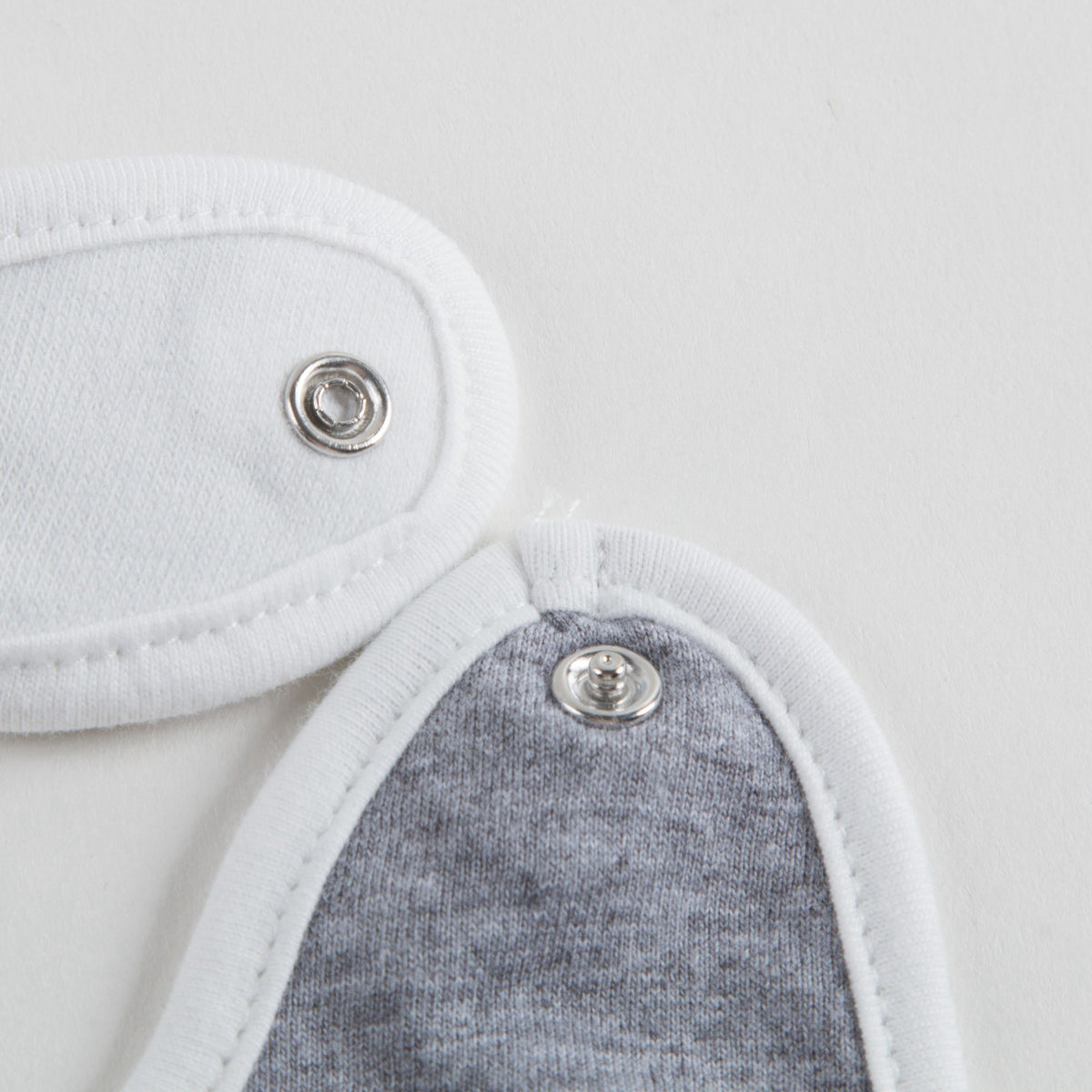 Ensemble 3 pièces de grenouillère bébé imprimée jouet blanc et gris