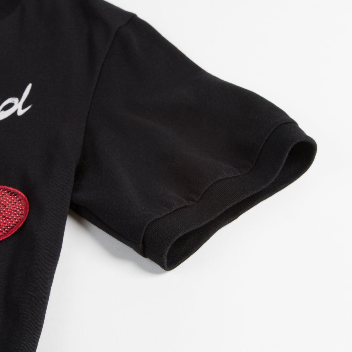 Haut noir fille avec logo et cœur