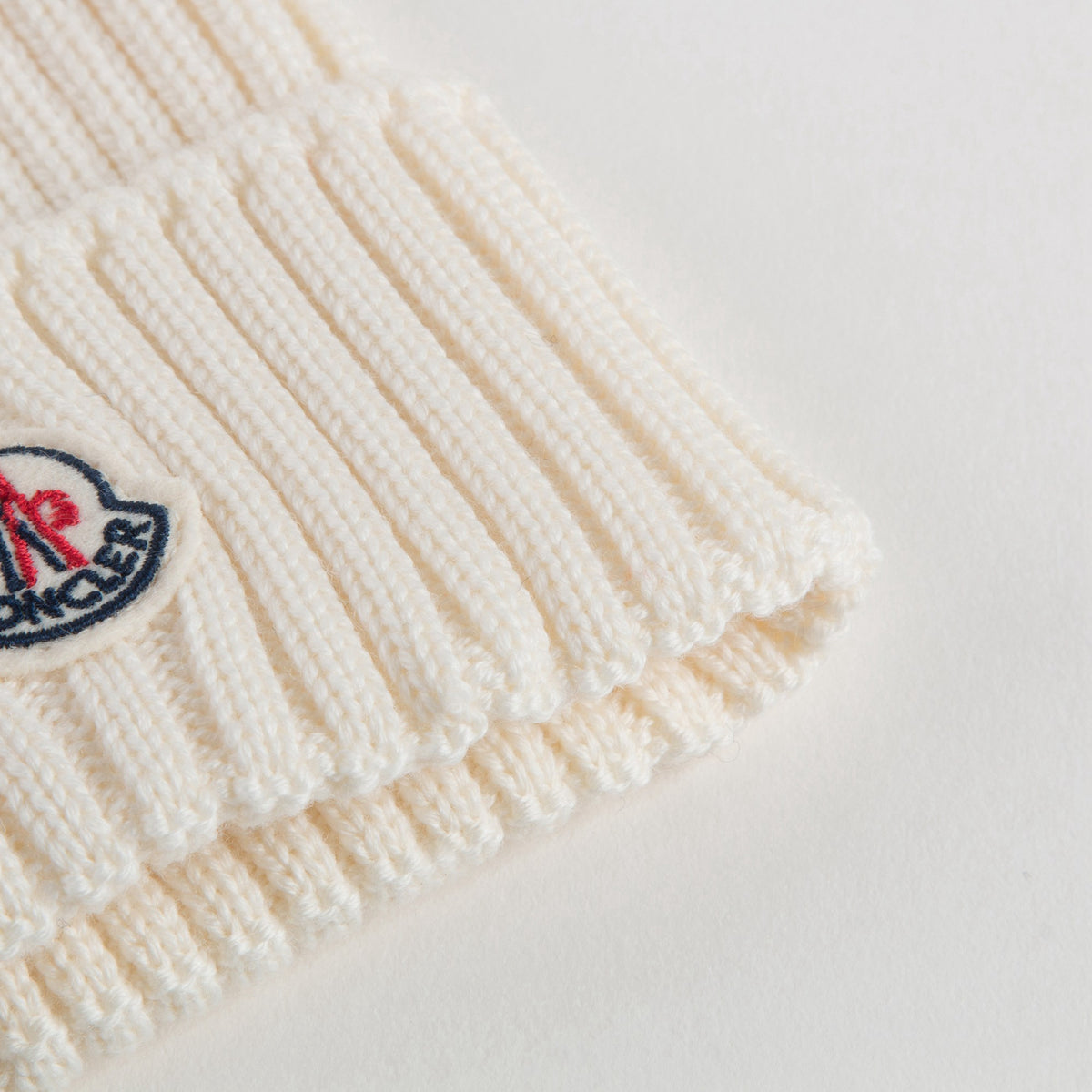 Bonnet en maille ivoire pour garçons et filles avec pompon en fausse fourrure