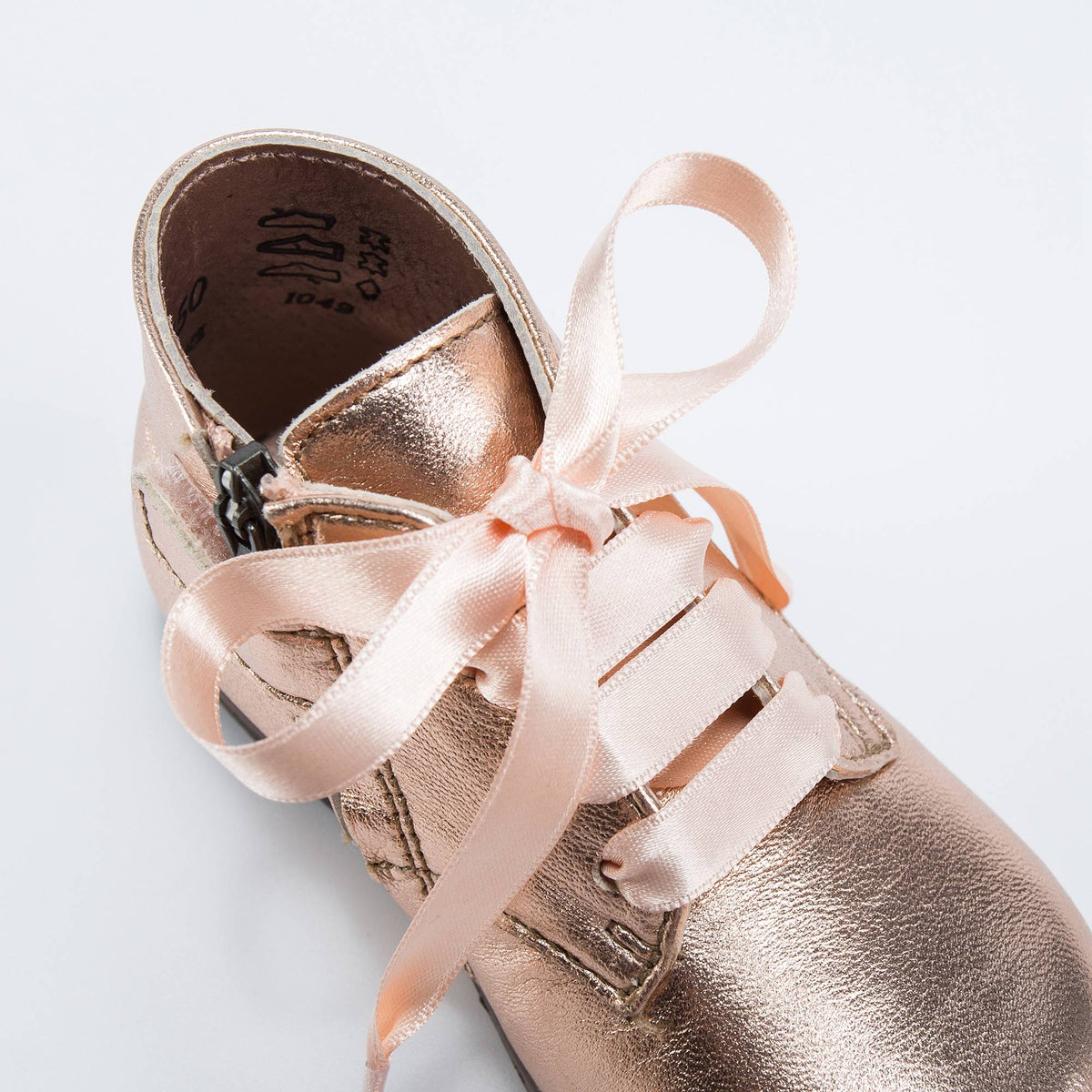 Chaussures dorées pour bébés filles