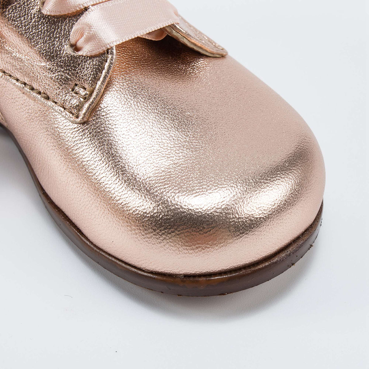 Chaussures dorées pour bébés filles
