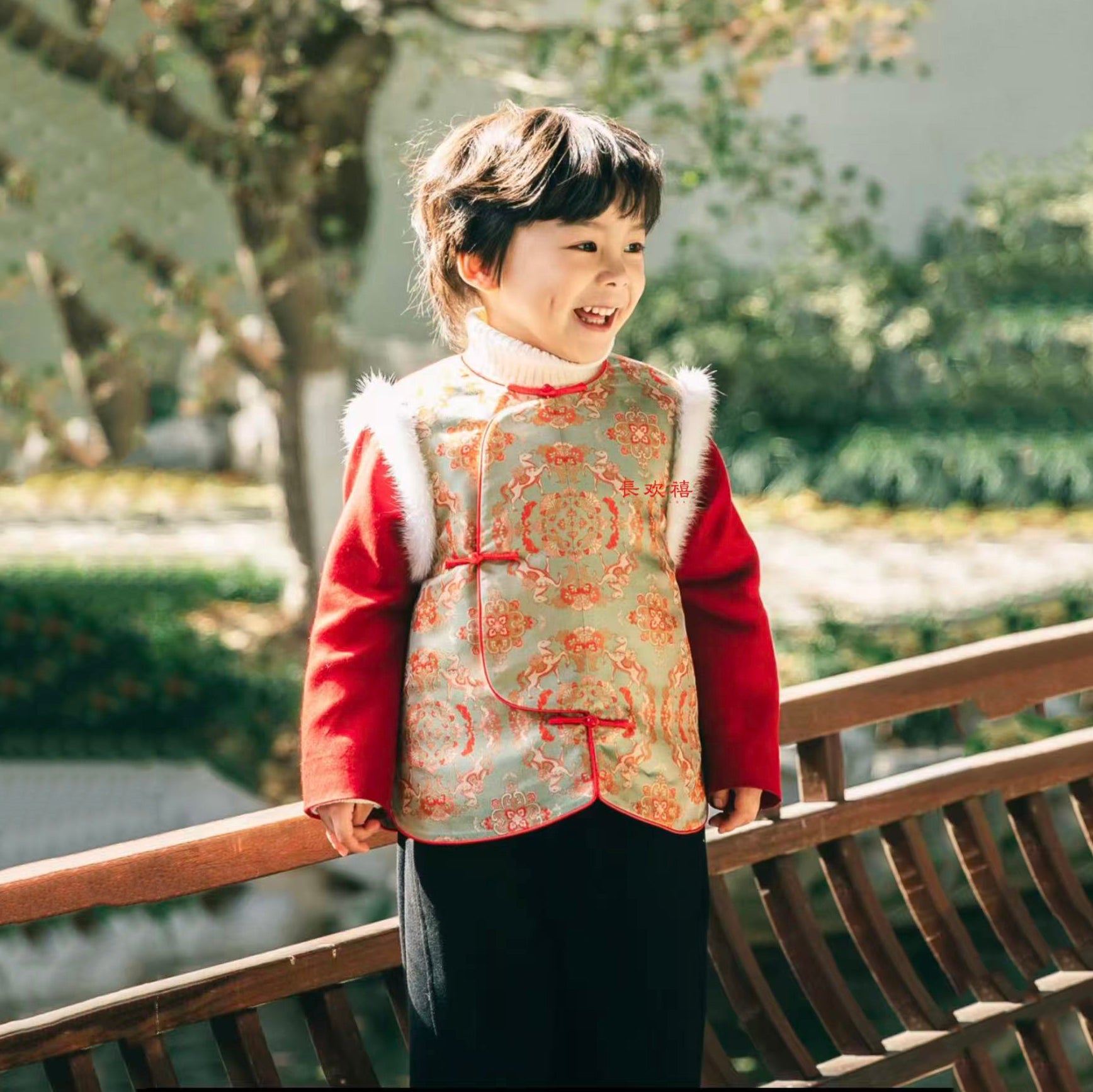 儿童浅绿色"⻢踏春⻛"夹棉马甲