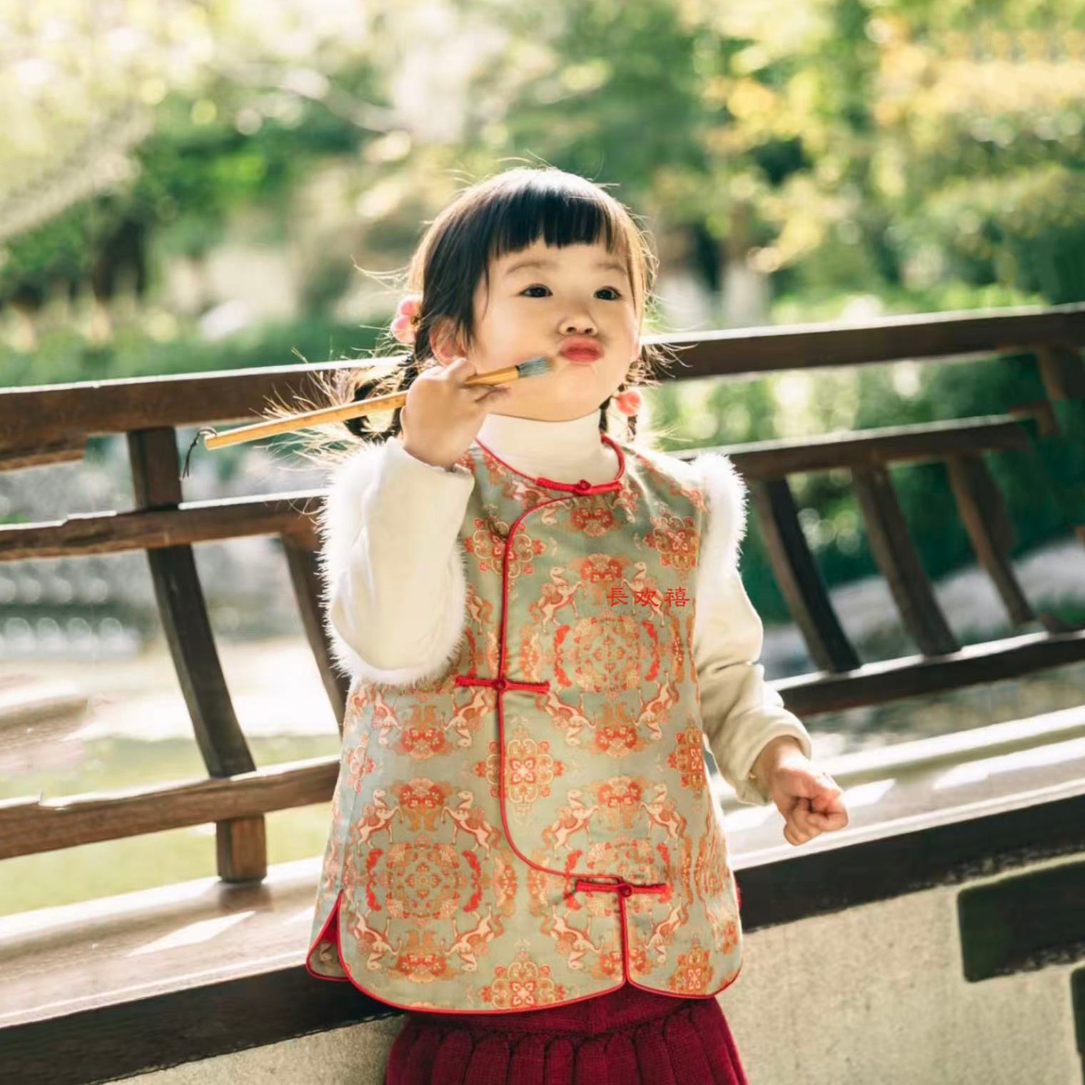 儿童浅绿色"⻢踏春⻛"夹棉马甲