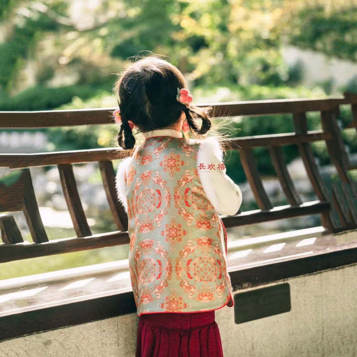 儿童浅绿色"⻢踏春⻛"夹棉马甲