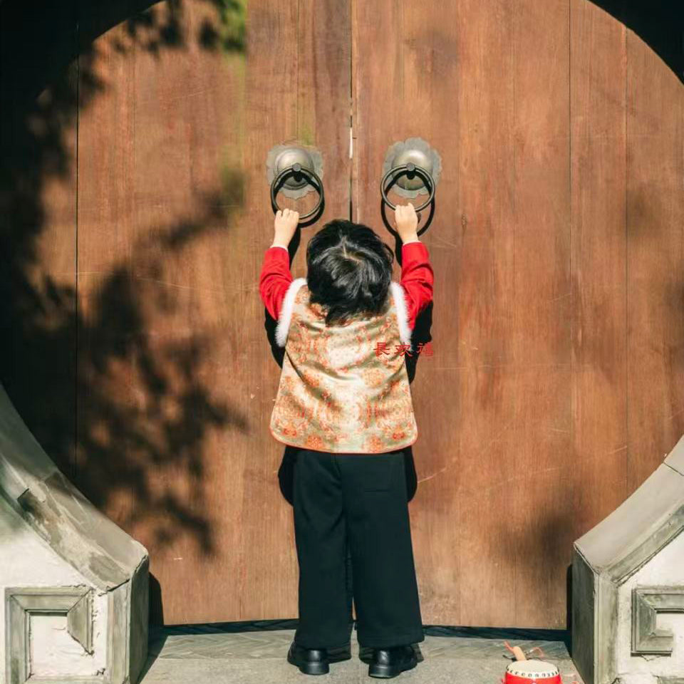 儿童浅绿色"⻢踏春⻛"夹棉马甲