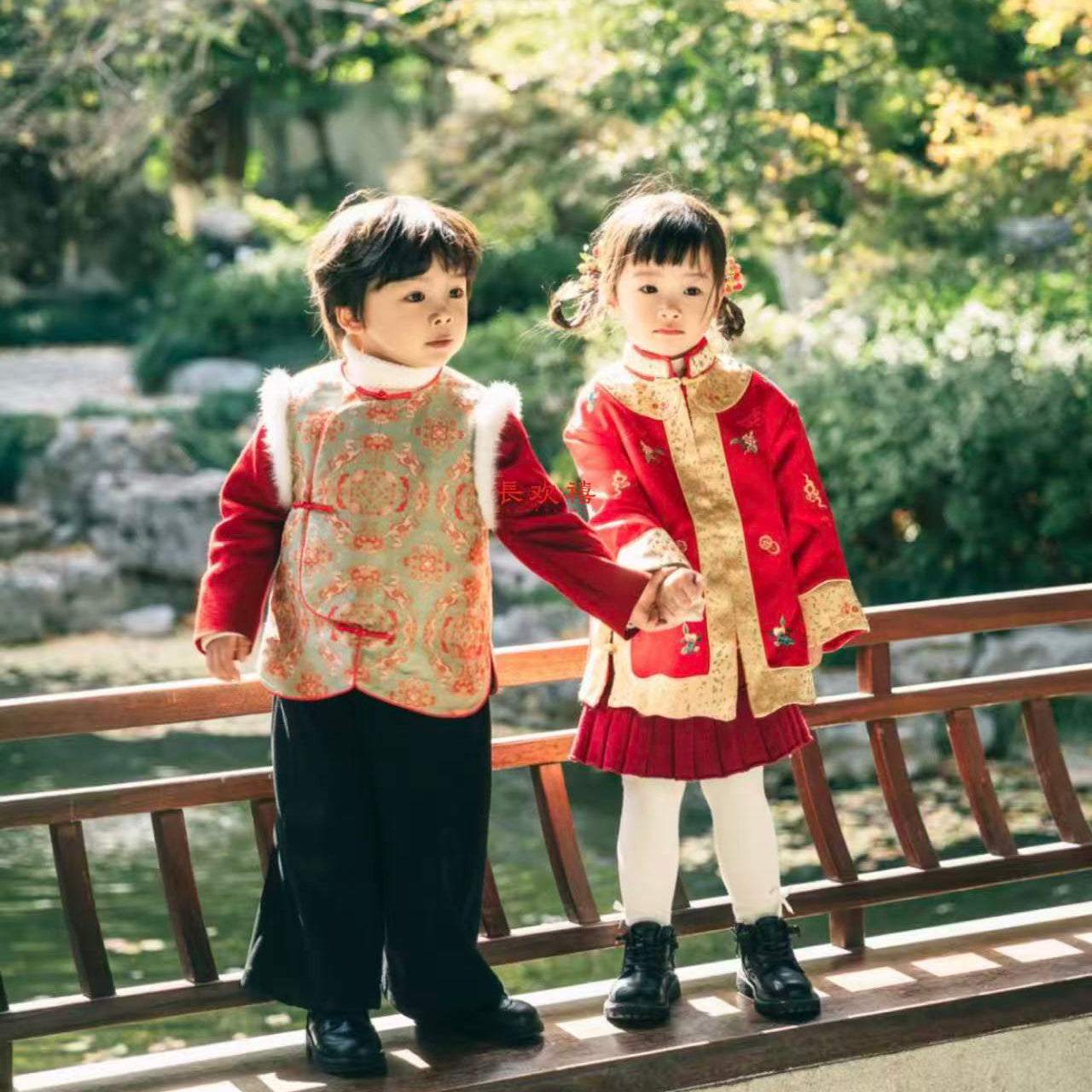 儿童浅绿色"⻢踏春⻛"夹棉马甲