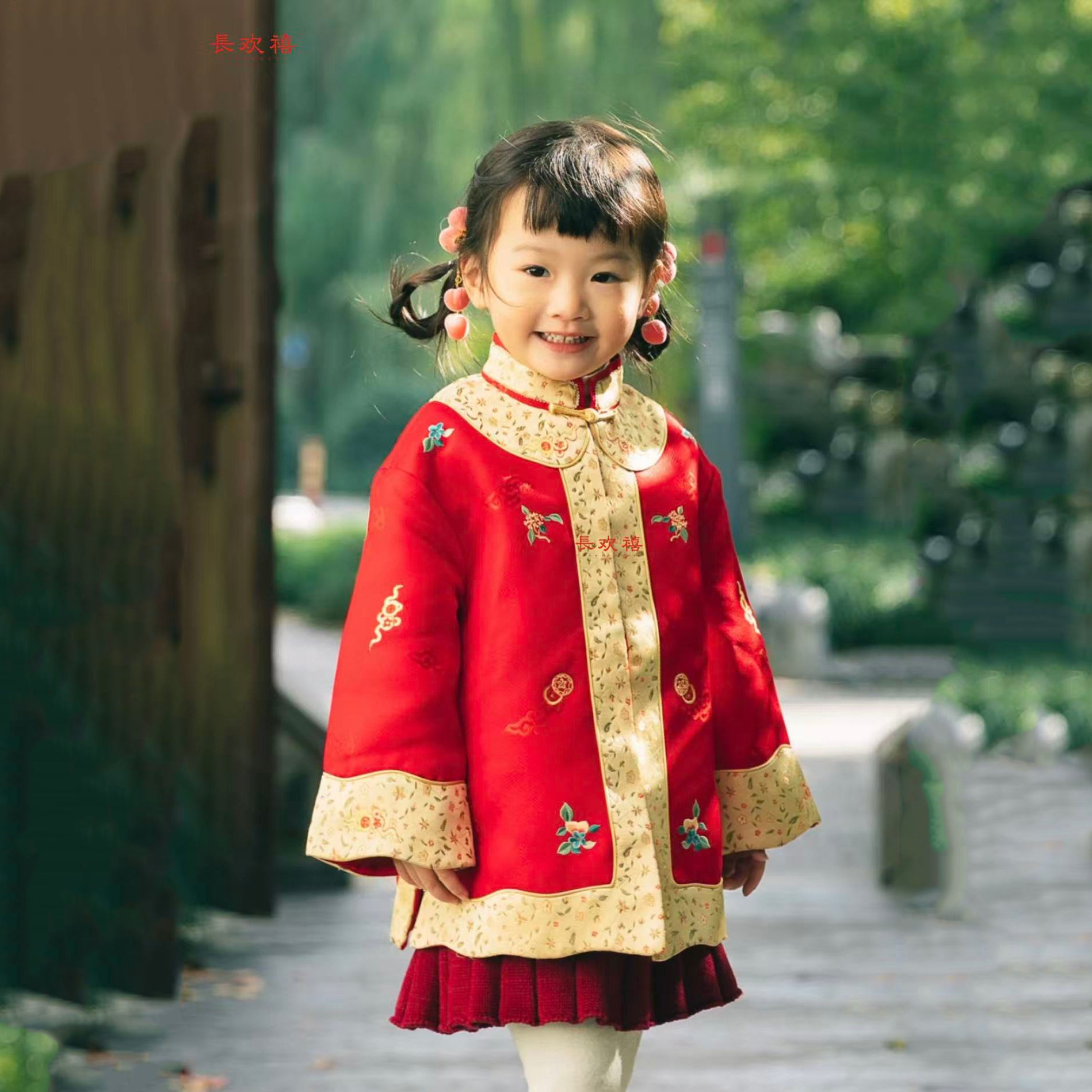 女童红色"百瑞花神"刺绣外套