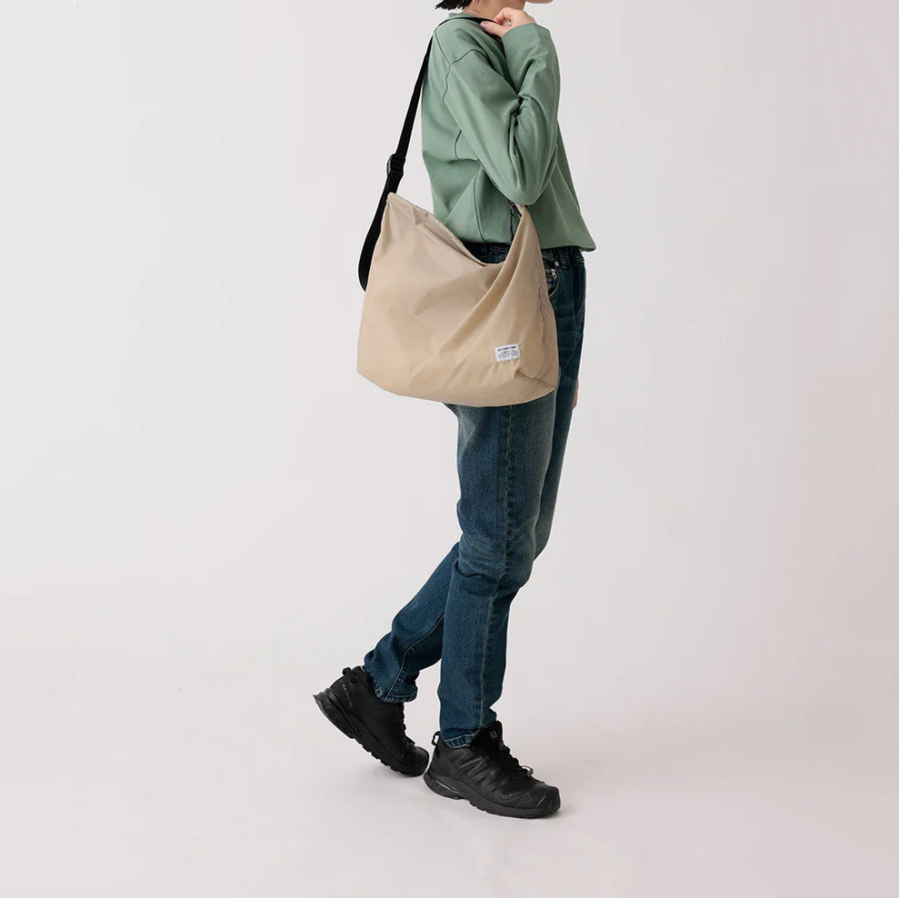 Beige Crossbody Bag(宽44x高34x深13cm)