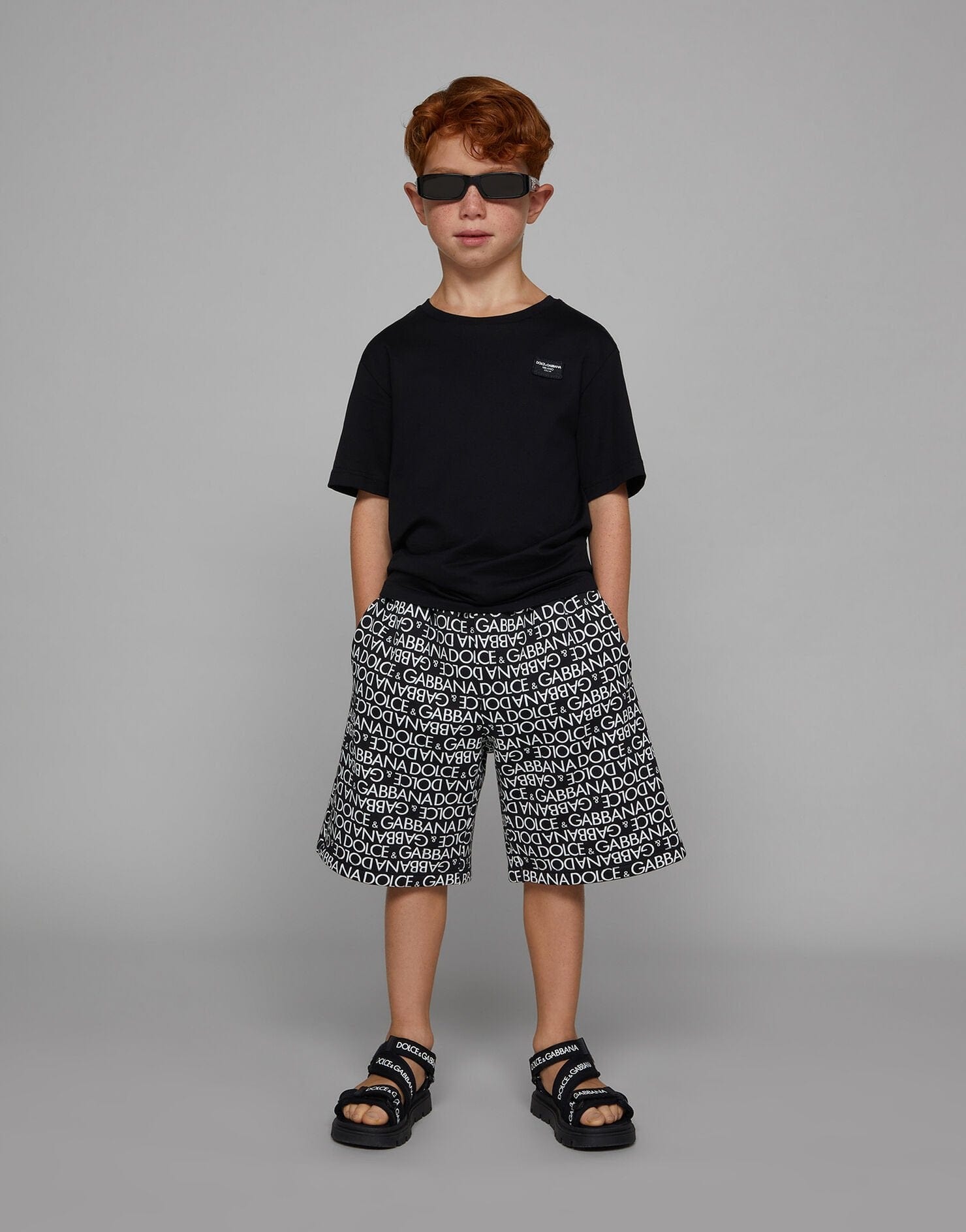 Dolce & Gabbana Boys Logo Labelled T-Shirt in Black