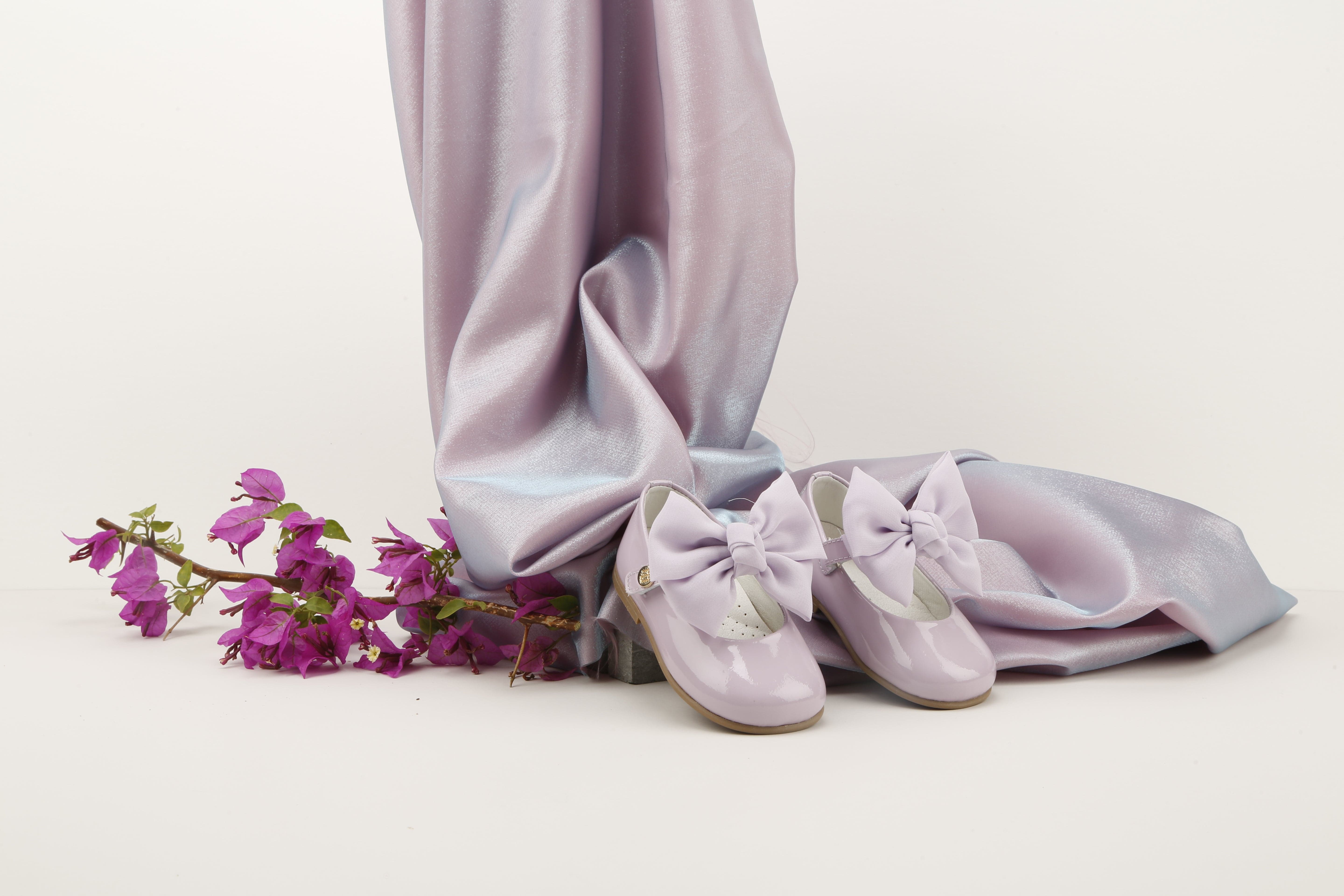 Andanines Girls Leather Bow Shoes in Purple