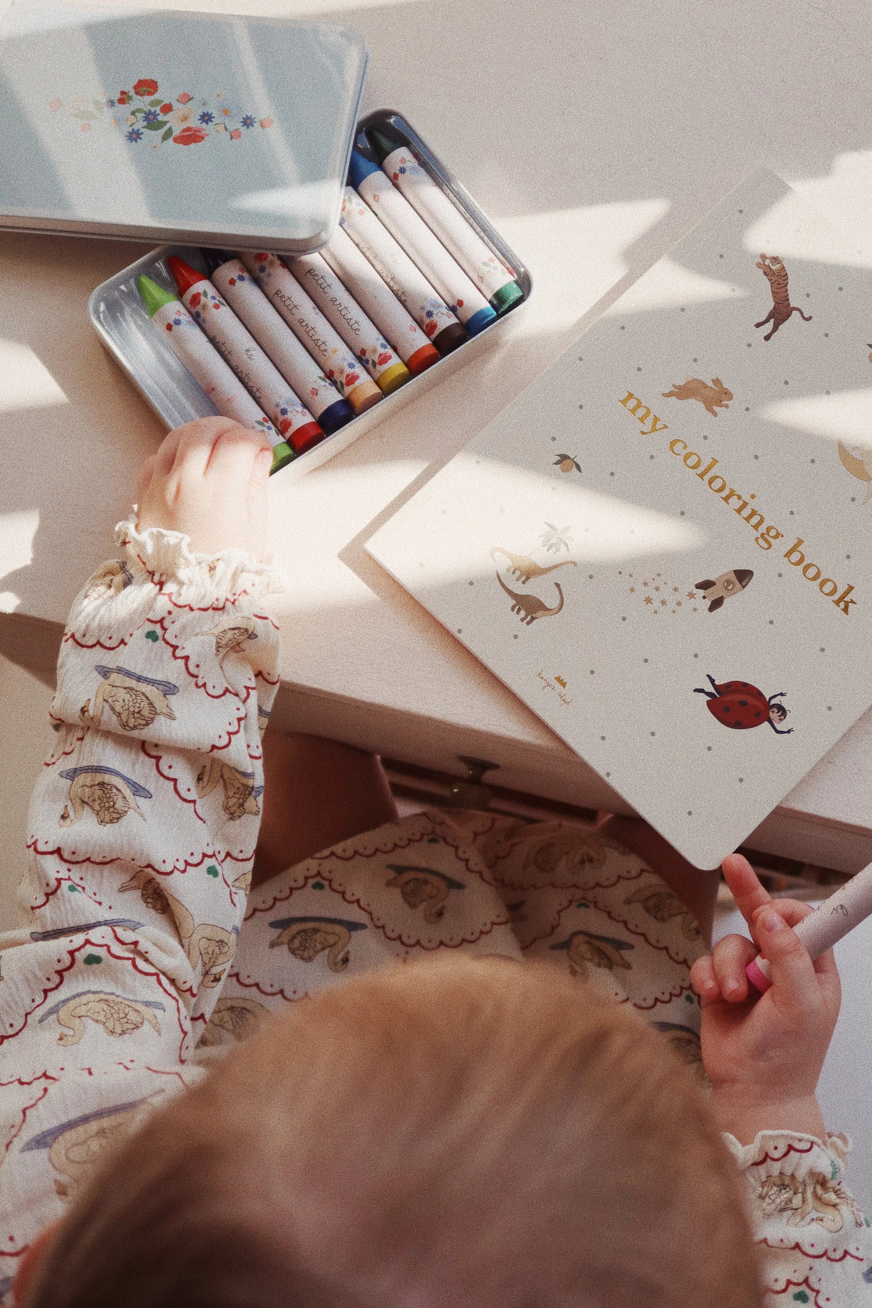 Konges Slojd Kids 10 Piece Beeswax Crayons Set in Multicolour