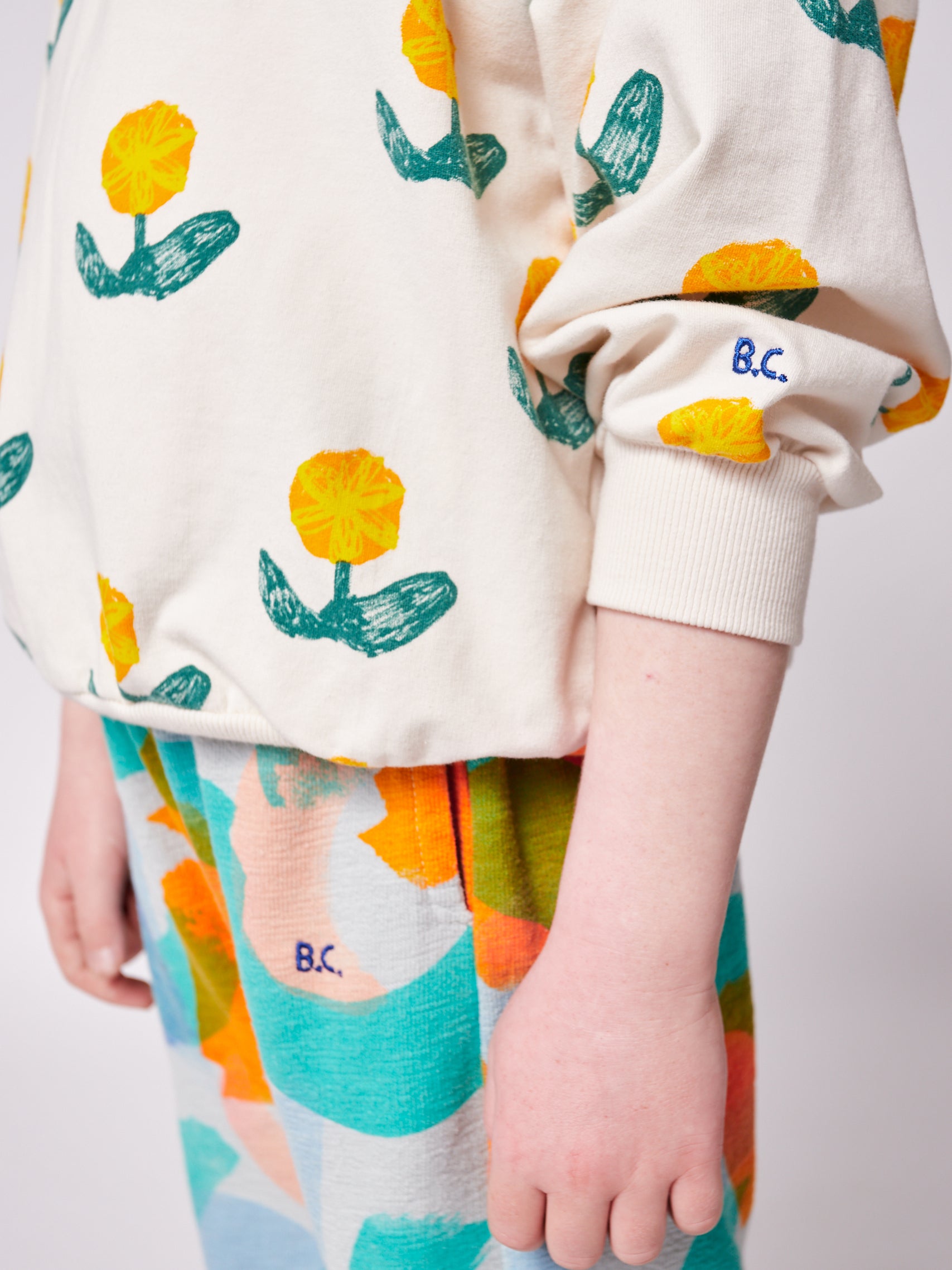 Boys & Girls White Flower Cotton Sweatshirt