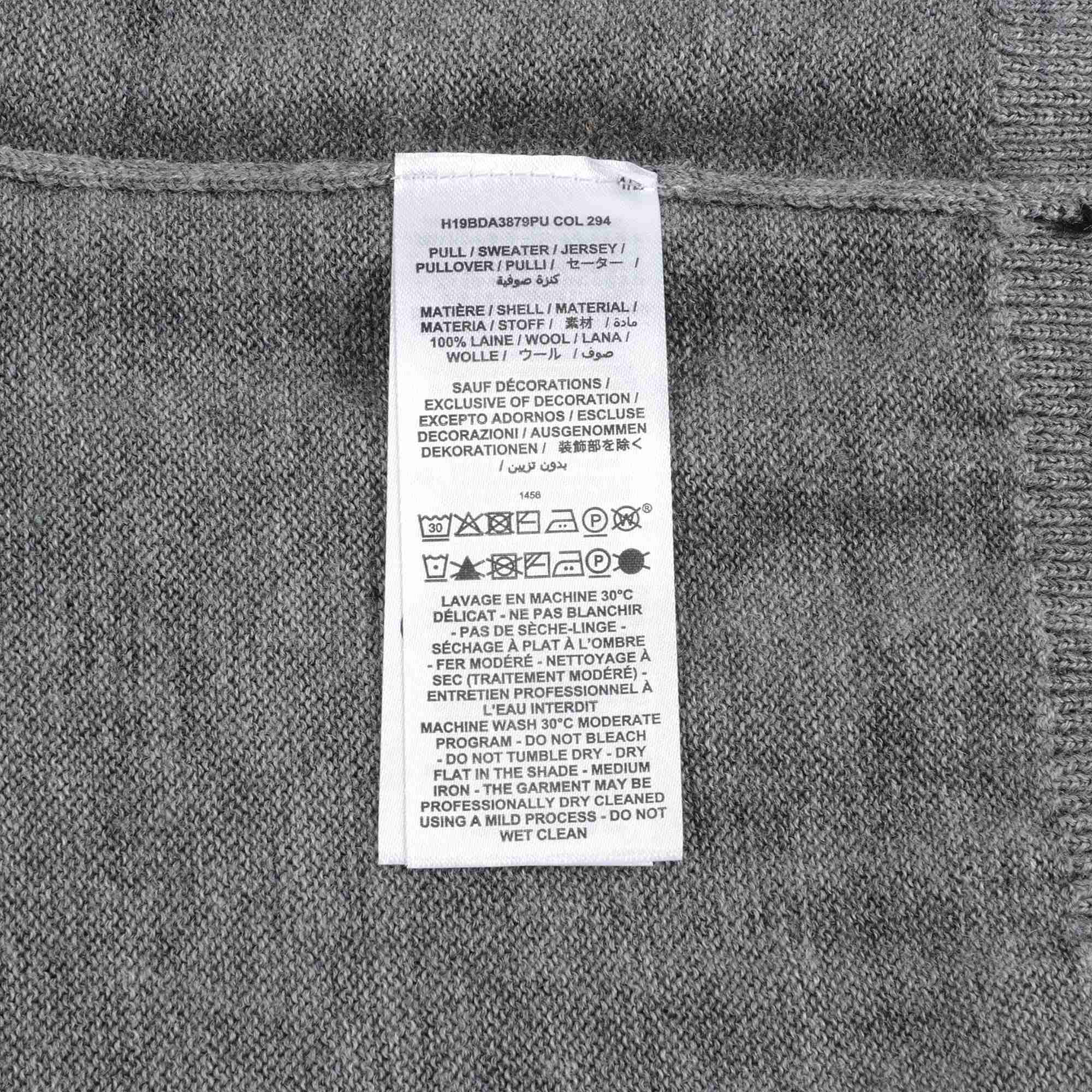 女童灰色羊毛毛衣