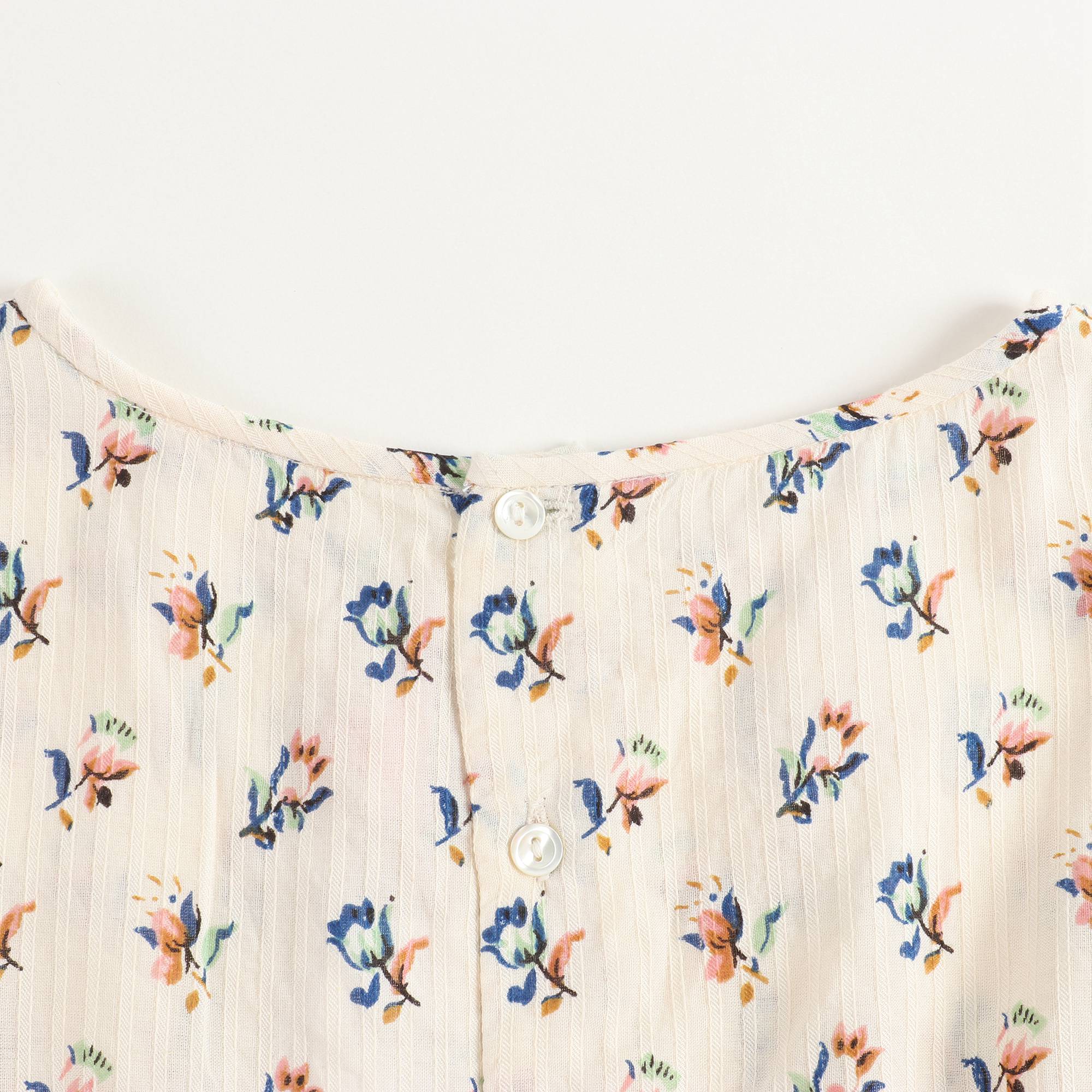 女童白色碎花上衣