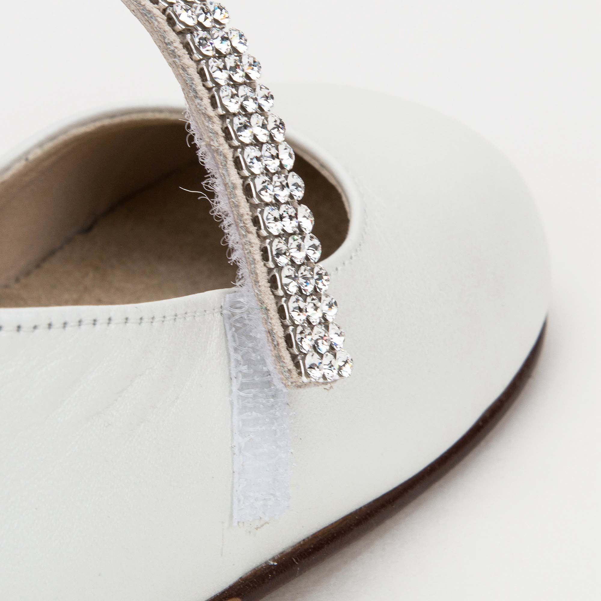 Baby Girls Ivory Leather Shoes With White Diamond Trims