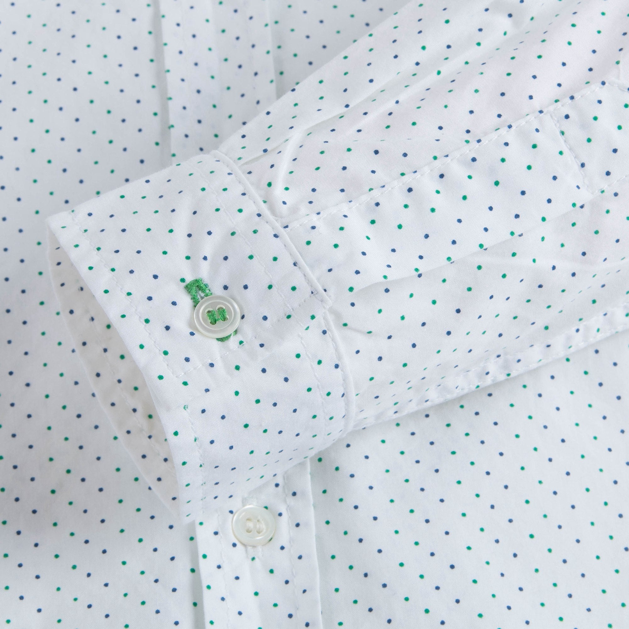 女大童白色衬衫